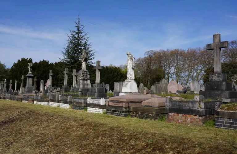 Large-Heritage-Grave